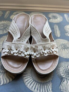 Womens Wedge Sandal Floral White Ecetana Size 39 Or 8.5